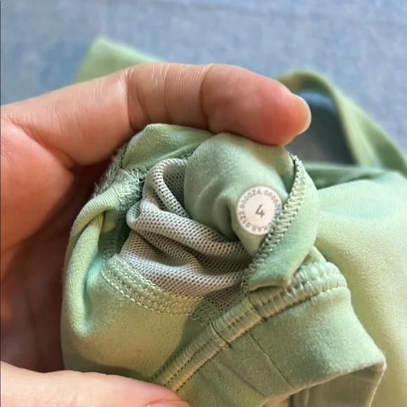 SOLD Lululemon Athletica Green Fitted Sleeveless Camisole - Picture 3 of 6